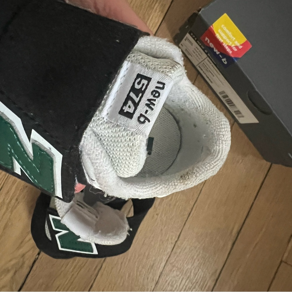 new-b 574 | New Balance Kids Black and White Hook N Loop Sneakers (Toddler 6) - Picture 5 of 8